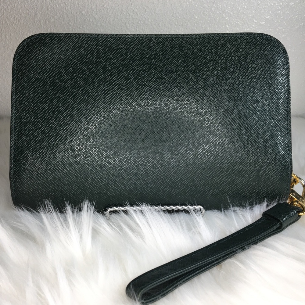 Louis Vuitton Clutch Baikal Greens Taiga